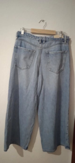 Pantalón vaquero desgastado