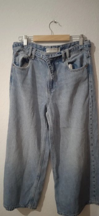 Pantalón vaquero desgastado