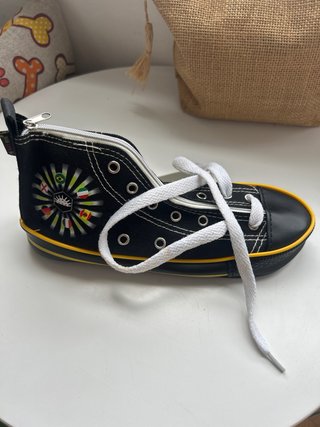Estuche Zapatilla Converse Negro y Amarillo