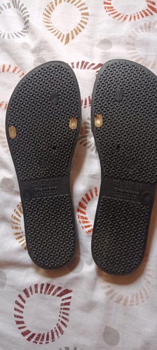 Chanclas Ipanema Talla 38/39 Negro y Dorado