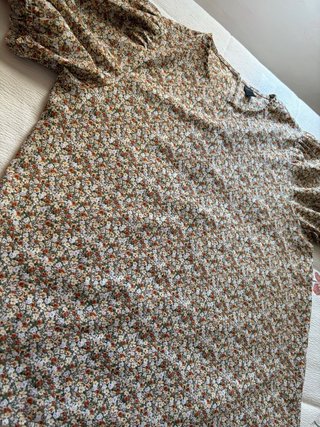 Blusa floral manga abullonada