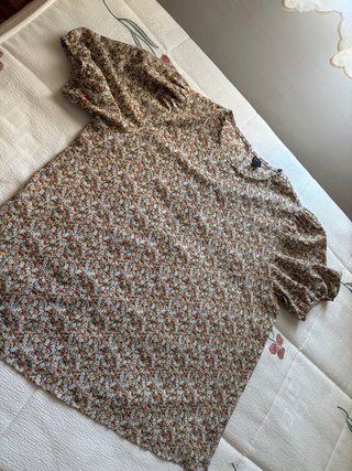 Blusa floral manga abullonada