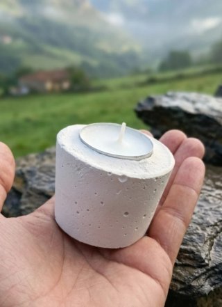 Portavelas de cemento blanco artesanal
