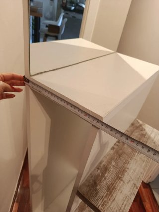 Espejo con baldas de madera y cristal