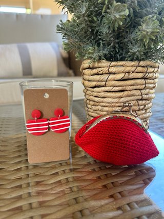 Pendientes artesanales rojos y blancos