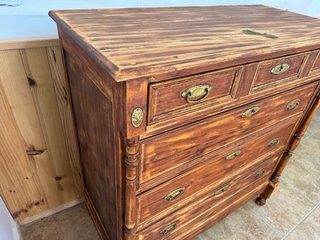 Cómoda antigua, mueble centenario madera natural