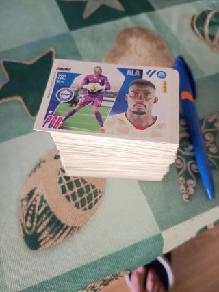 Lote aprox.320 cromos sin repetir liga Este 25/26