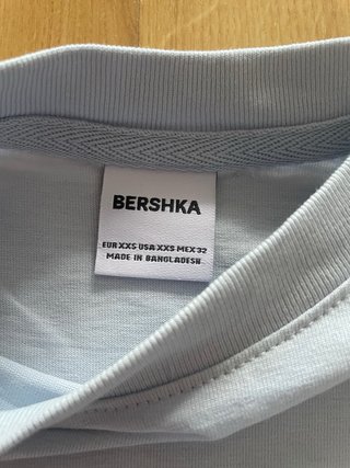 Camiseta Bershka básica azul talla XXS