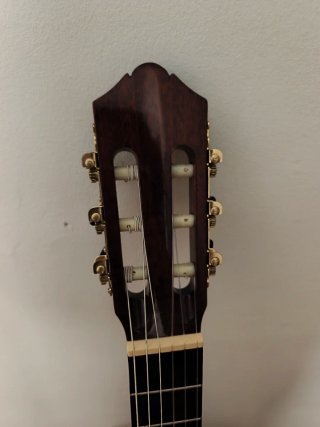 Guitarra clasica con funda negra