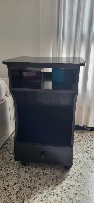 Mesita auxiliar con ruedas