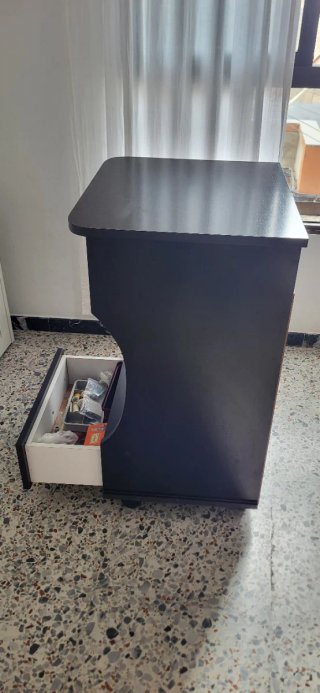 Mesita auxiliar con ruedas