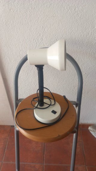 Flexo articulado escritorio blanco y negro