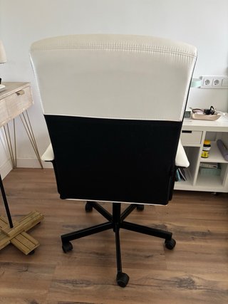 Silla de oficina giratoria hueso y negro
