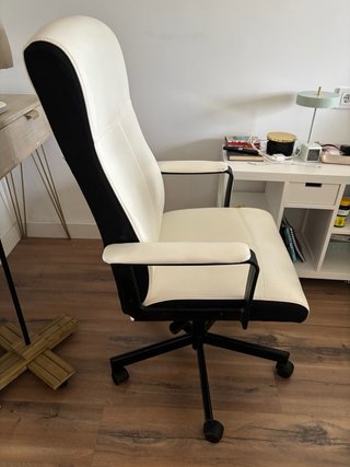 Silla de oficina giratoria hueso y negro