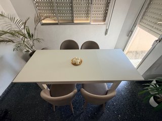Conjunto Comedor: Mesa Extensible + 4 sillas