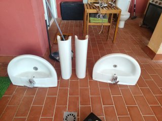 Lavabo de cerámica blanco con pie