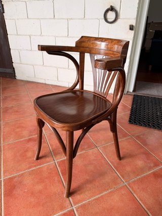 Sillón vintage de madera curvada estilo Thonet
