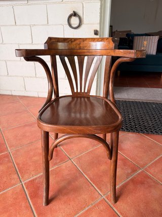 Sillón vintage de madera curvada estilo Thonet