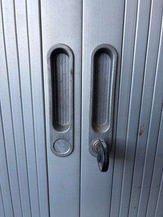 Armarios de exterior metálicos grises