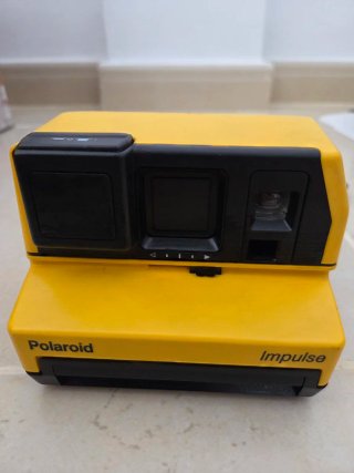 Polaroid Impulse Cámara Instantánea Amarilla