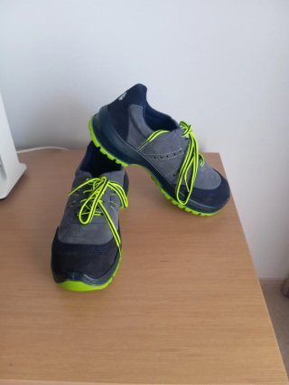Zapatos de seguridad mujer grises y verdes