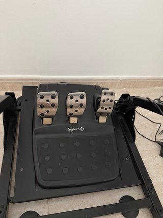 Volante Logitech G29 con Soporte y Pedales