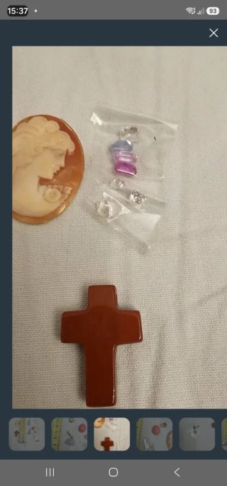 Lote de abalorios y dijes para bisutería