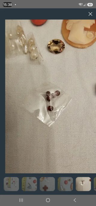 Lote de abalorios y dijes para bisutería