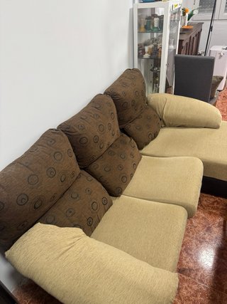 Sofa en forma de L para salón en buen estado marro