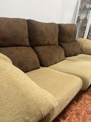 Sofa en forma de L para salón en buen estado marro
