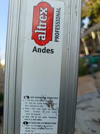 Escalera Aluminio Plegable modelo altrex