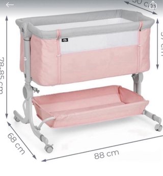 Minicuna rosa y gris con bandeja