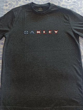 Pack 3 Camisetas Levis, Oakley y Mango Talla S.