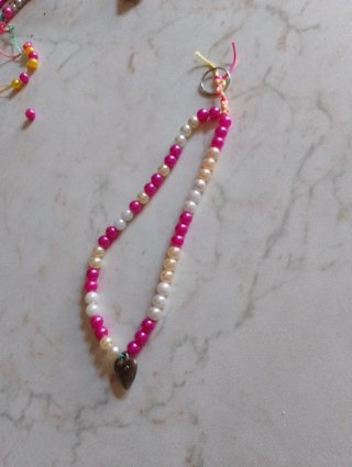 Portachiavi con perle e ciondolo a cuore