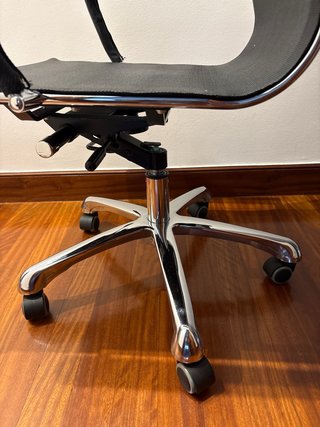 Silla de oficina negra