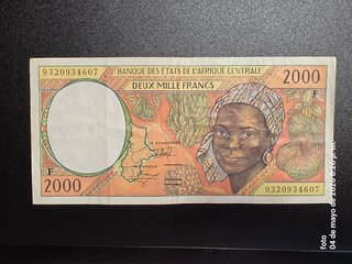 Billete de 2000 francos de África Central.