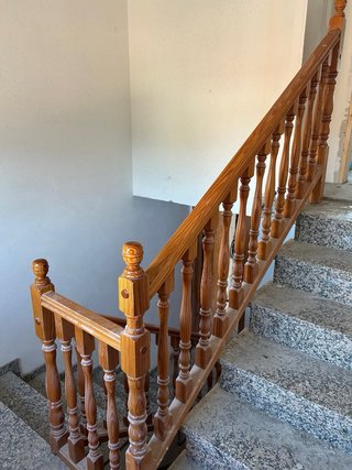 Barandilla Escalera y Rellano Madera URGE VENDER