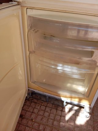 Nevera Zanussi descompuesta