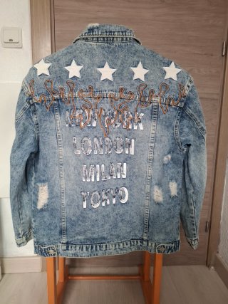 Chaqueta vaquera desgastada
