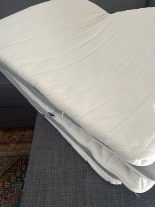 Sofá cama FRIHETEN + colchón KLAGSHAMN