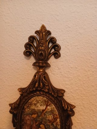Pareja de candelabros-apliques de pared con escena