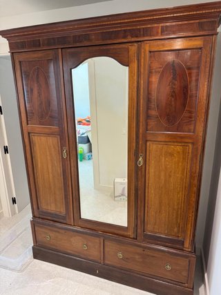 Armario antiguo madera con espejo