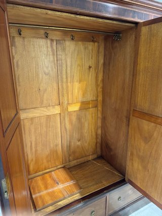 Armario antiguo madera con espejo