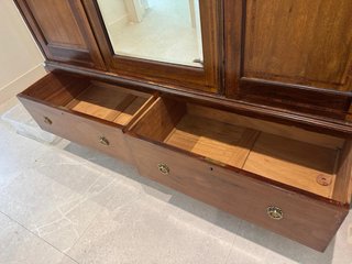 Armario antiguo madera con espejo