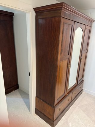 Armario antiguo madera con espejo