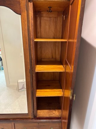 Armario antiguo madera con espejo