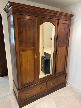 Armario antiguo madera con espejo