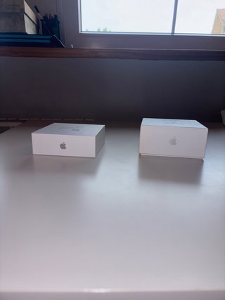 Caja AirPods y AirPods Pro con repuestos