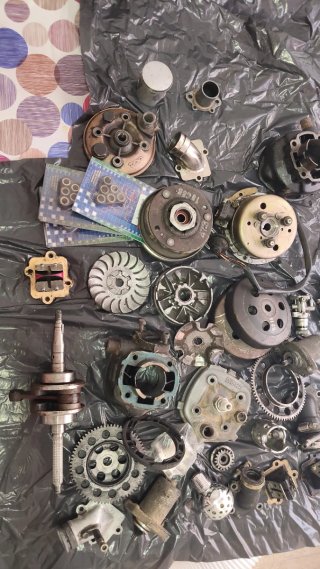 Lote de piezas de moto