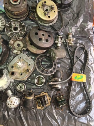 Lote de piezas de moto